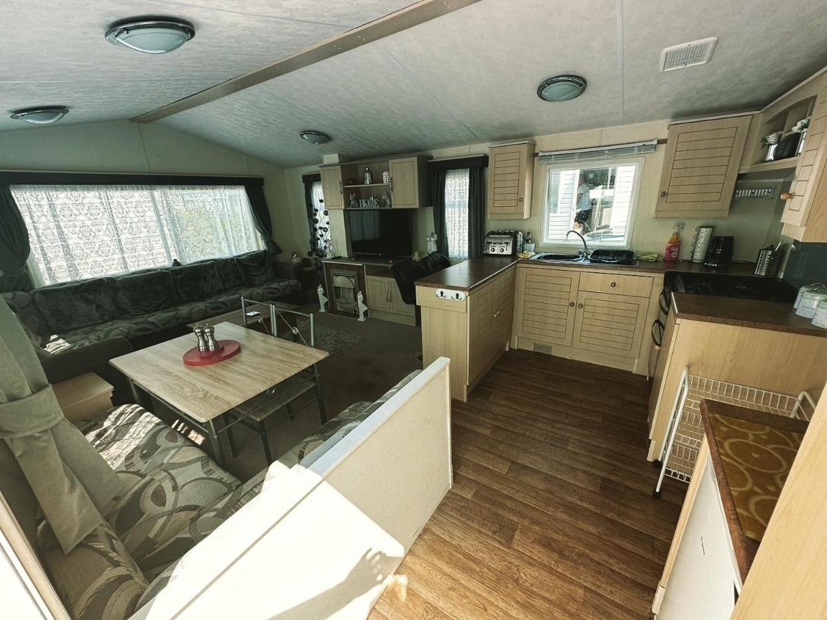 Caravan To Hire Lyon'S Robin Hood Rhyl Extérieur photo