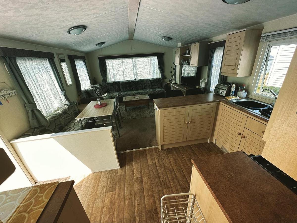 Caravan To Hire Lyon'S Robin Hood Rhyl Extérieur photo