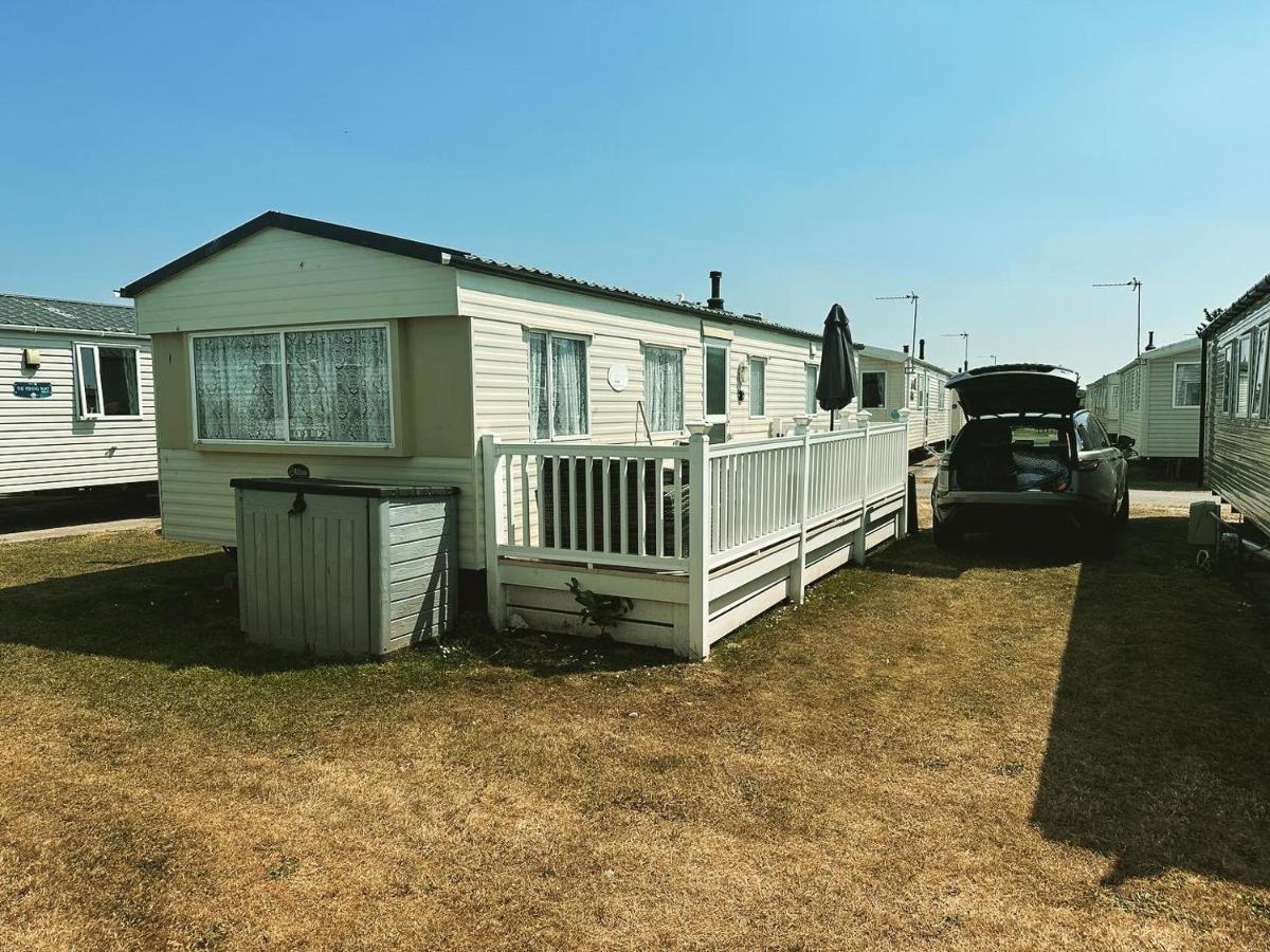 Caravan To Hire Lyon'S Robin Hood Rhyl Extérieur photo